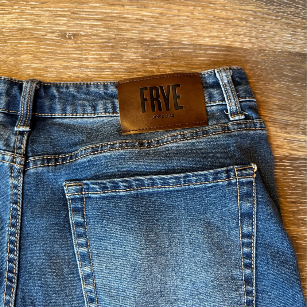 Classic‎ 5 Pocket Denim FRYE Jean, Sz 10 / 30, Like New!